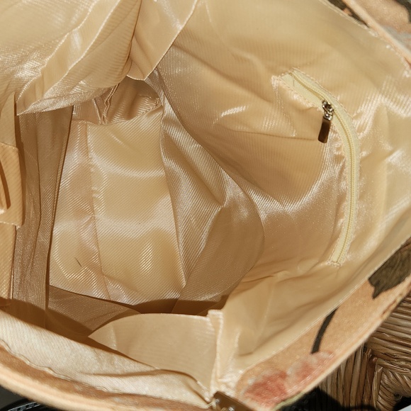 Fashion Tan/Green/Red 🌺 embellished fabric floral tote. EUC Preloved sold as is - Picture 7 of 7